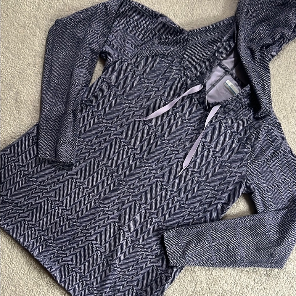 Columbia Dark Grey and Mauve Geometric Light Weight Hoodie